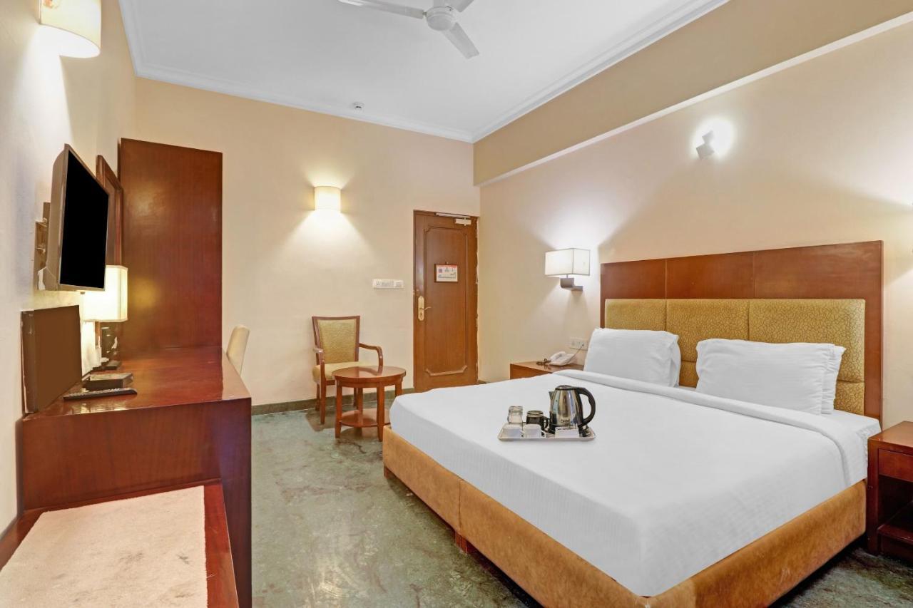 Oyo Townhouse 934 L'Elegant Hotel & Banquetby Ace Manor Ghaziabad Bagian luar foto