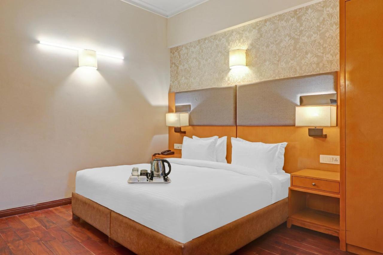 Oyo Townhouse 934 L'Elegant Hotel & Banquetby Ace Manor Ghaziabad Bagian luar foto