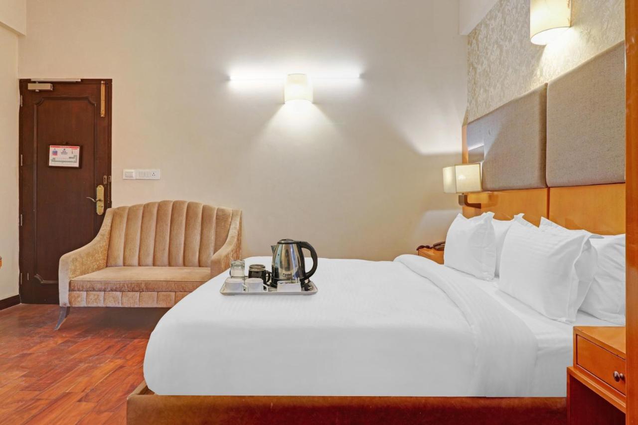 Oyo Townhouse 934 L'Elegant Hotel & Banquetby Ace Manor Ghaziabad Bagian luar foto