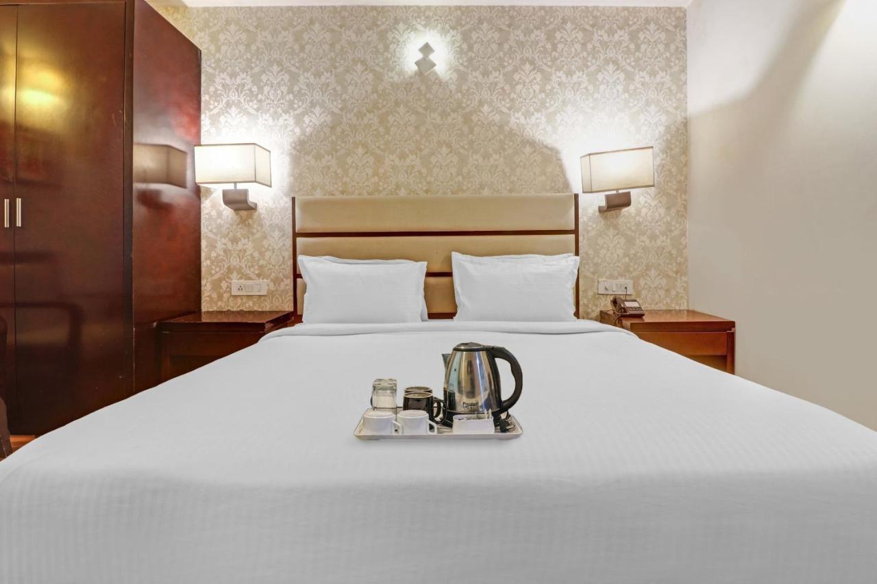 Oyo Townhouse 934 L'Elegant Hotel & Banquetby Ace Manor Ghaziabad Bagian luar foto